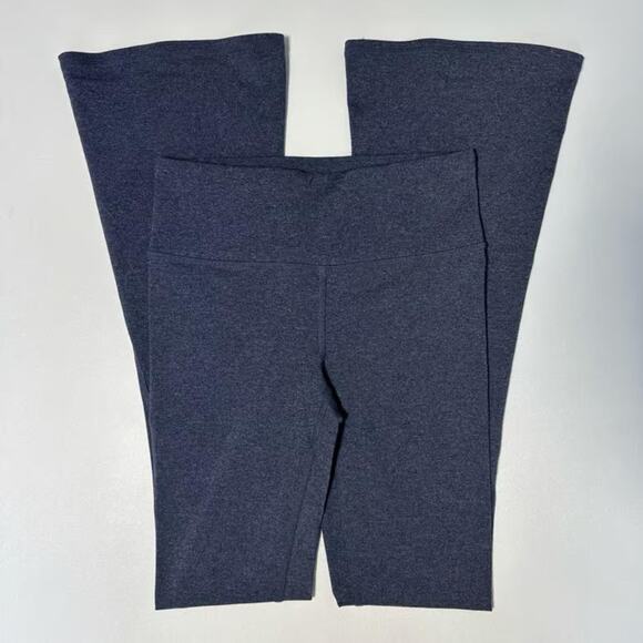 Alo Yoga Flare Leggings - Picture 3 of 7